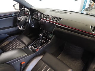 Kombi Skoda Superb 10 av 24