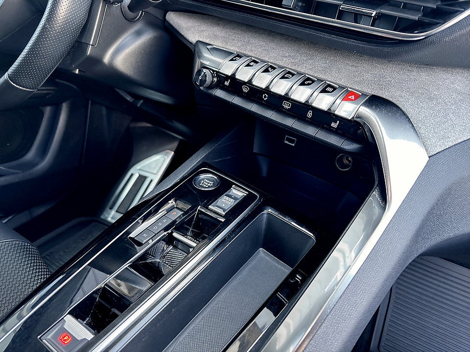 Bild på Peugeot 5008 GT 1.2 PT 130hk Aut 7-SITS B-KAMERA CARPLAY