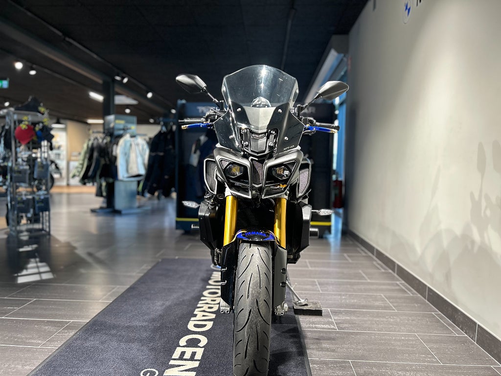 Yamaha MT-10 SP / Justerbara Fotpinnar & Regalge/ Sidoväskor / Hög ruta