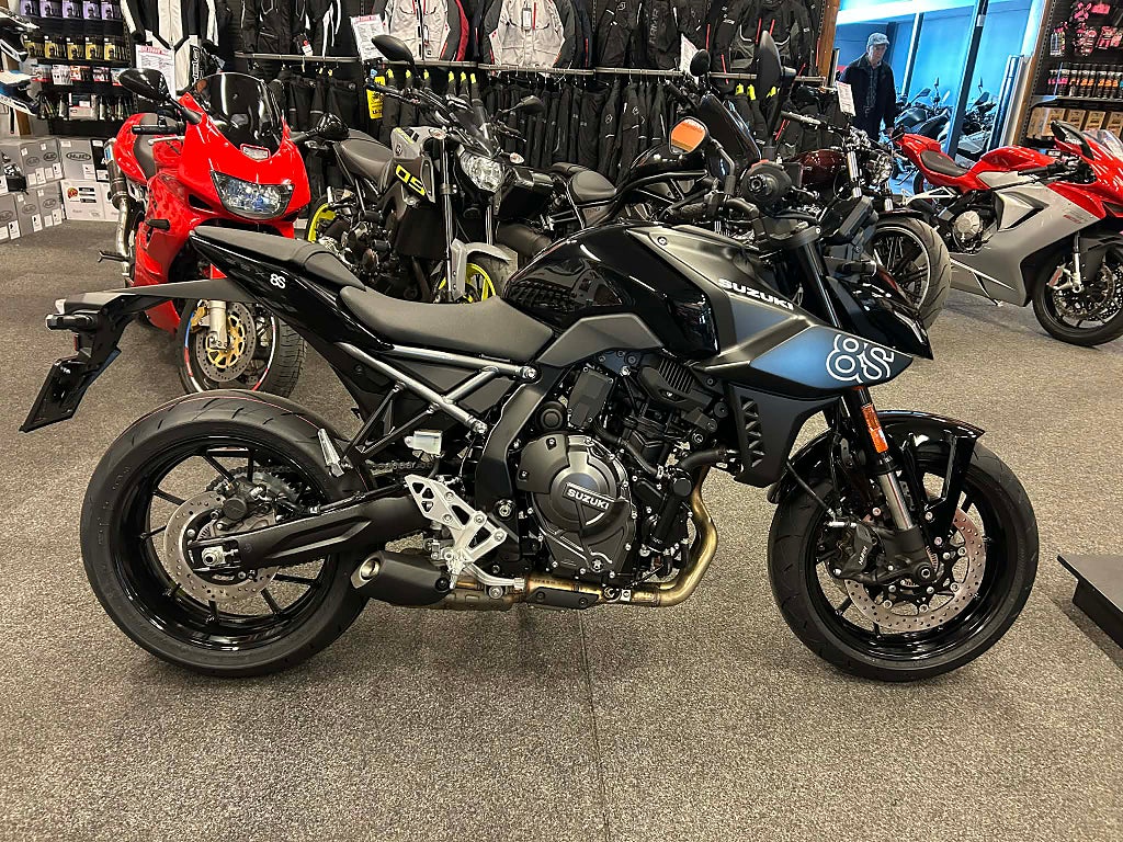 Suzuki GSX-8S 
