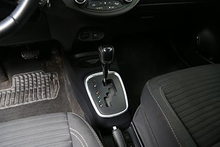 Halvkombi Toyota Yaris 23 av 25