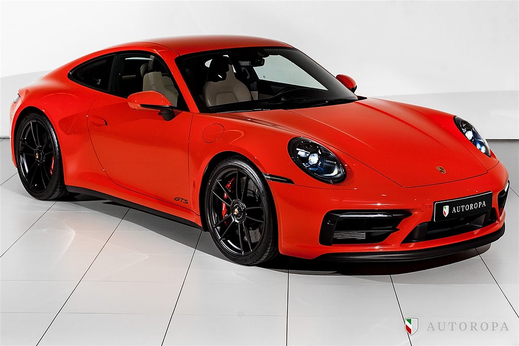 Porsche 911 992 Carrera 4 GTS