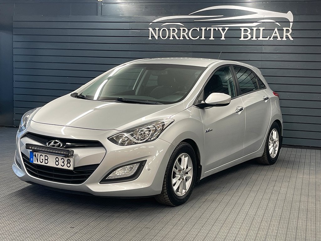 Hyundai i30 1.6 CRDi Business / Backkamera / Nybesiktigad