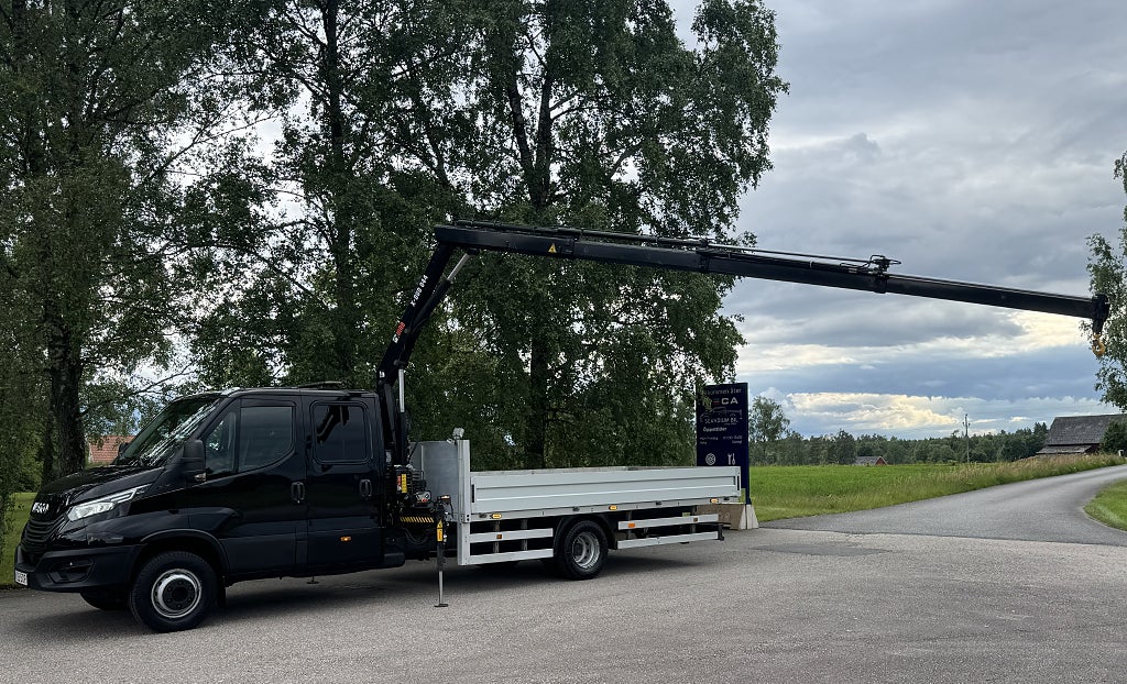 Iveco 70-180 Inredning, Långt Flak & Kran 7,7 m
