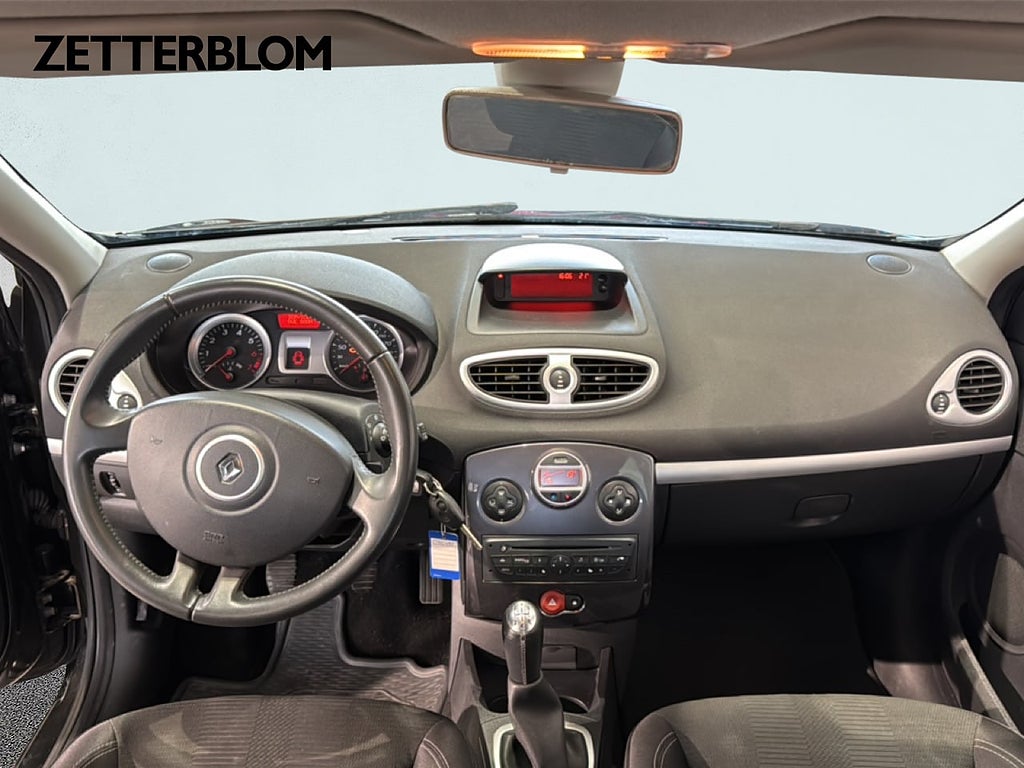 Halvkombi Renault Clio 10 av 15