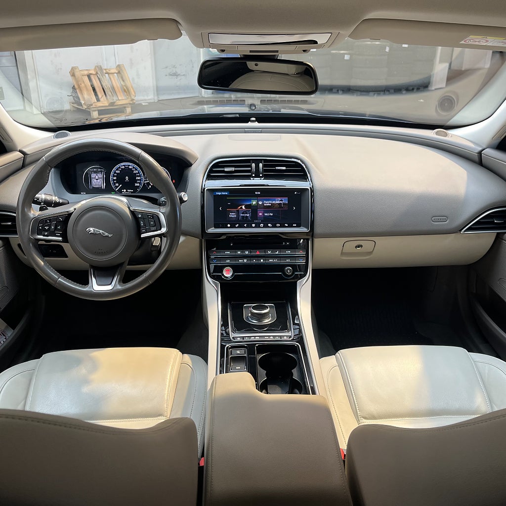 Jaguar XE 20d AWD Meridian Navi Backkamera Värmare Drag