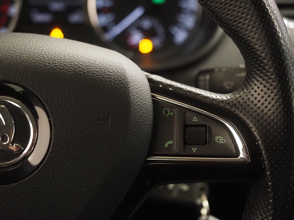 Skoda Octavia 1,2 TSI Elegance Kombi Aut Motorvärmare P-Sensorer 2015