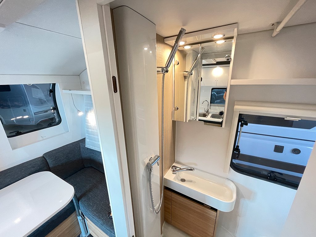 Adria Action 391 PD / B-körkort / Dubbelsäng / 1100kg - Adria