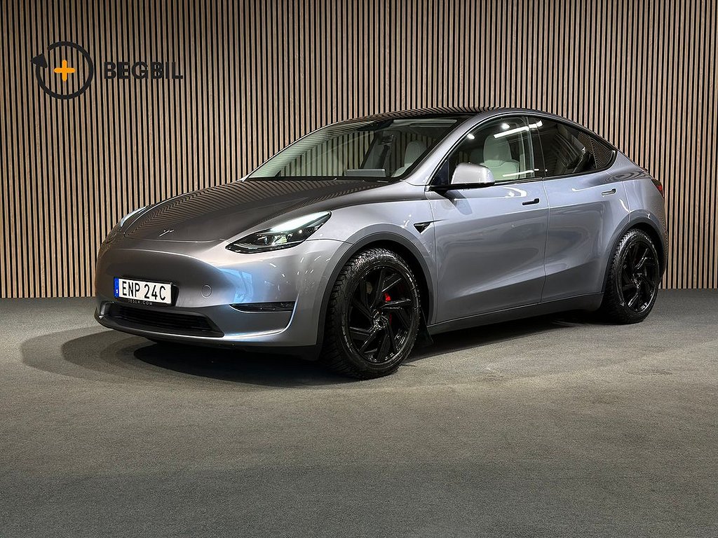 Tesla Model Y Performance AWD 534hk I MOMS I DRAG I PANO I 21\" I 4,99% ränta