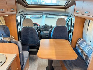 Husbil-halvintegrerad Knaus Sport TI 8 av 15