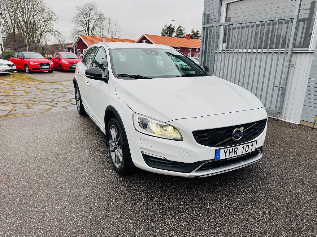 Volvo V60 Cross Country D3 150HK AUT SUMMUM / DRAG / VÄRMARE