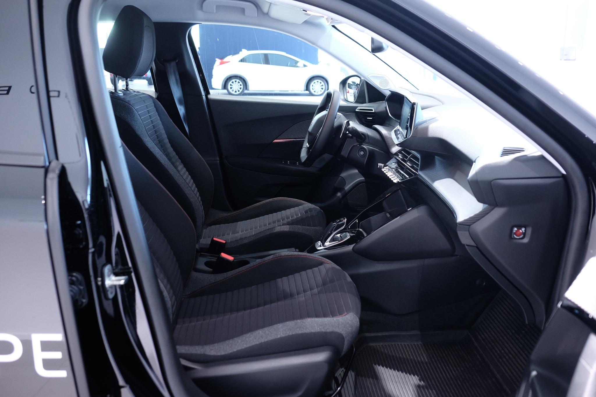 Peugeot 2008 2022, kuva 5/43