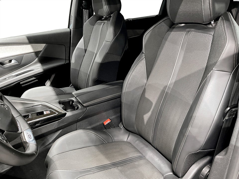 Bild på Peugeot 5008 GT 1.2 PT 130hk Aut 7-SITS B-KAMERA CARPLAY