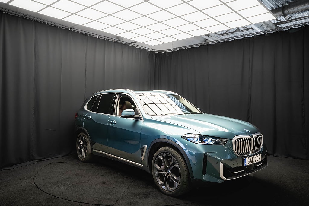 BMW X5 xDrive50e INNOVATION SKY PANO LUFT DRAG H/K HUD MOMS