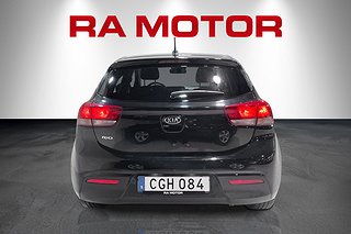 Halvkombi Kia Rio 8 av 25