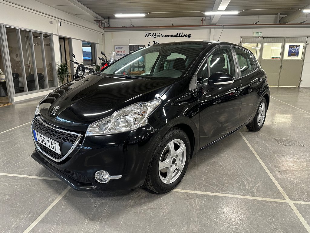 Peugeot 208 5-dörrar 1.2 VTi Euro 5 Nykamrem Nyservad