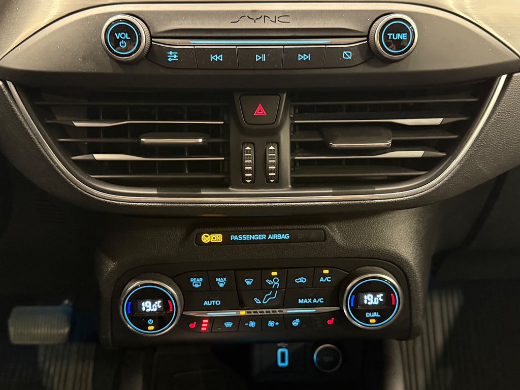 Ford Focus Kombi 1.5 Automat Titanium Vinterhjul  - miniatyr 21