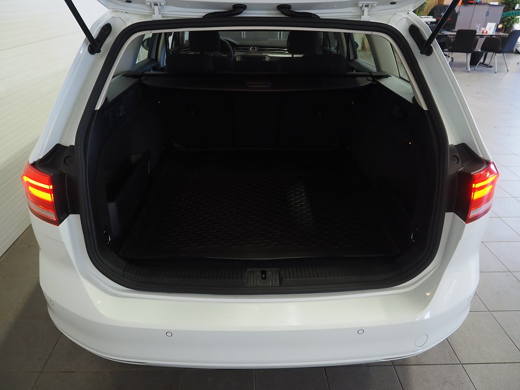 Volkswagen Passat Sportscombi 1.6 TDI 120hk Drag D-Värmare Kamera 2018