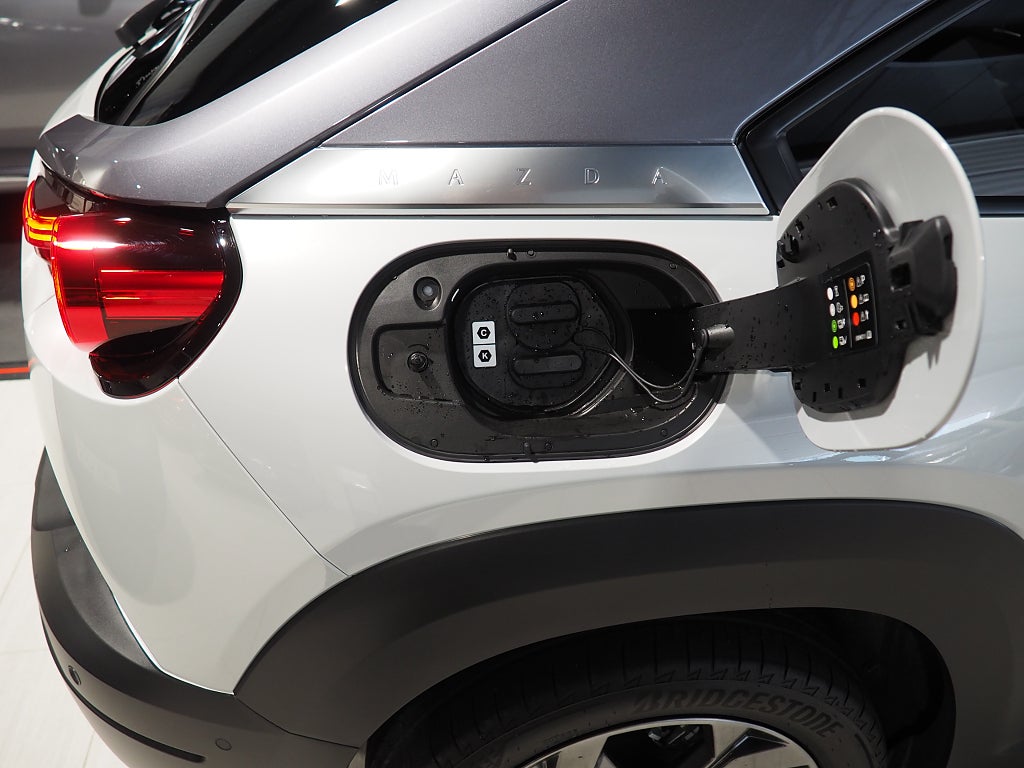 Mazda MX-30 COSMO e-SKYACTIV EL Kampanjränta 1.99% 2021 | Knivsta Motor AB