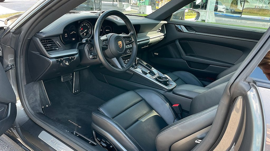 En Porsche 911 från 2019 finns till försäljning hos Porsche Center Örebro. 