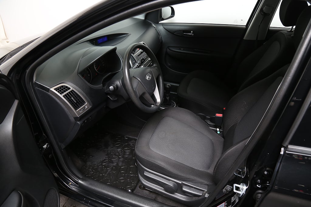 Hyundai i20 1,2 84hk Select 5dr Nybesikt l Nyservad l Drag l Motorv 2015