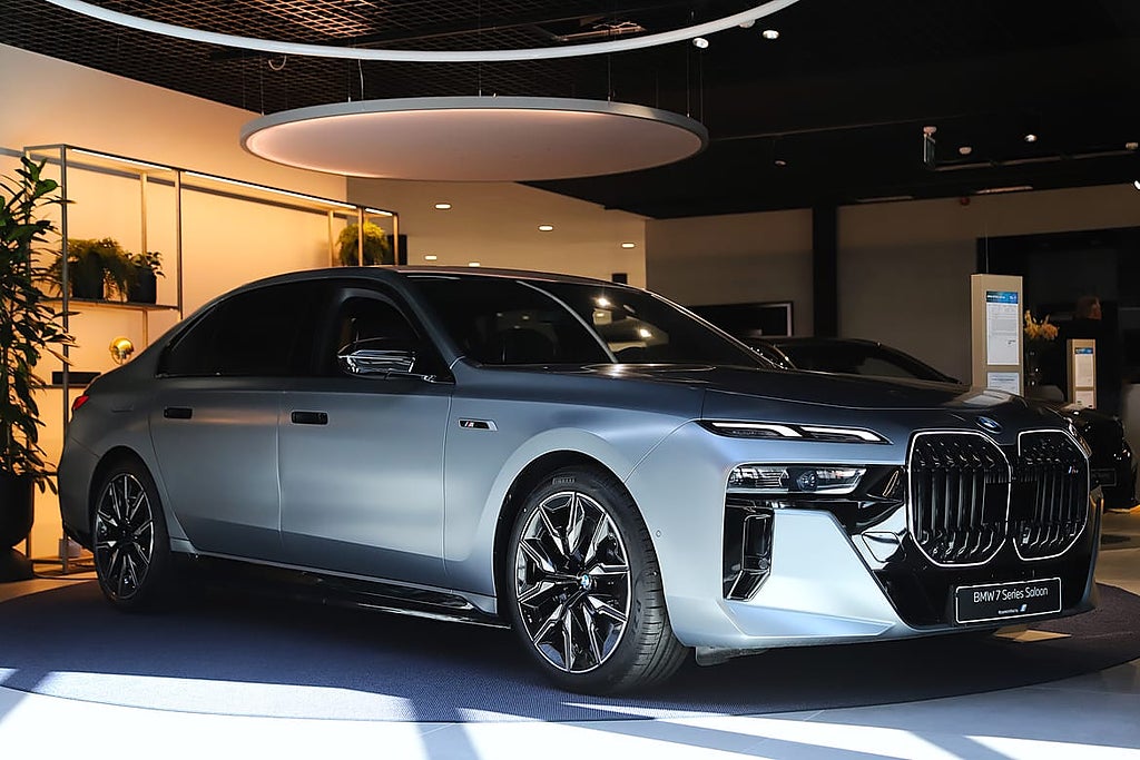 BMW M760 xDrive / Individual / Businesspris