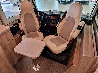 Husbil-integrerad Eura Mobil IL 650 HS 11 av 25