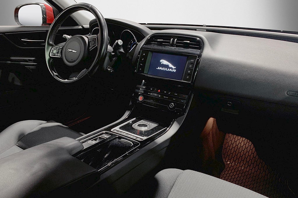 Jaguar XE 20d 180hk Automat | Dieselvärmare | 2018