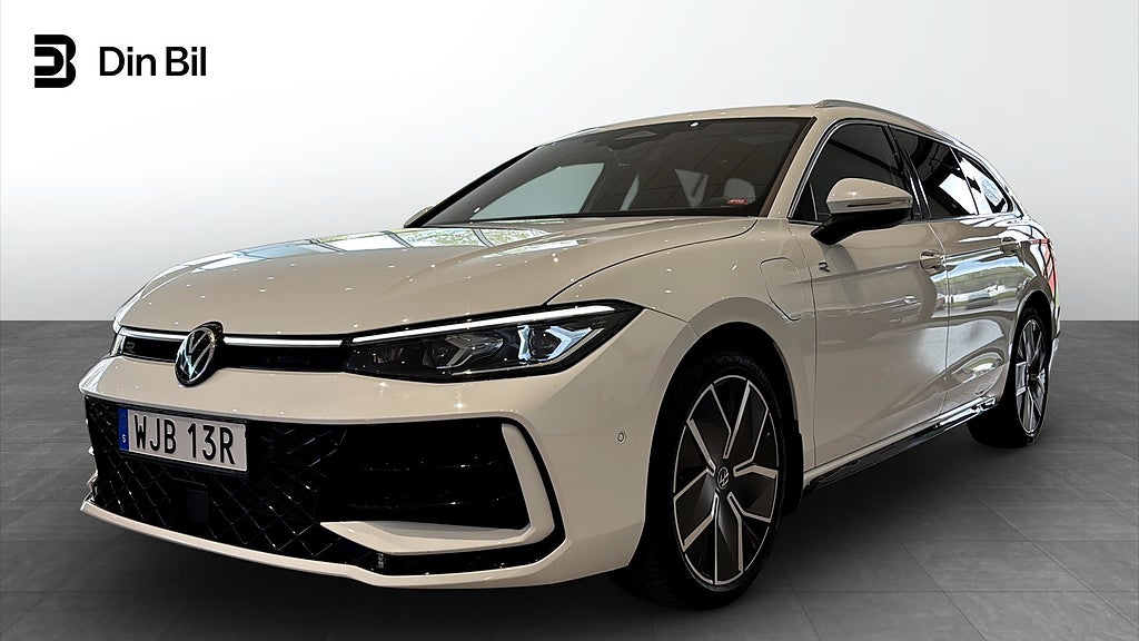 Volkswagen Passat R-LINE 1.5 TSI eHYBRID 272 hk Drag/Värmare/Panoram