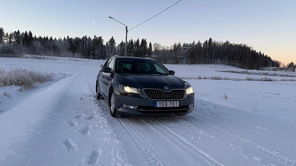 Skoda Superb Kombi 2.0 TDI 4x4 L&K V-Hjul D-Värm Drag