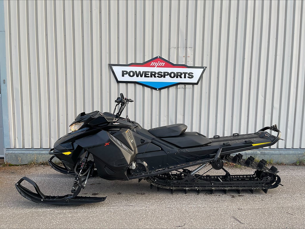 Ski-Doo Summit X 165" 850 E-Tec Moms! 