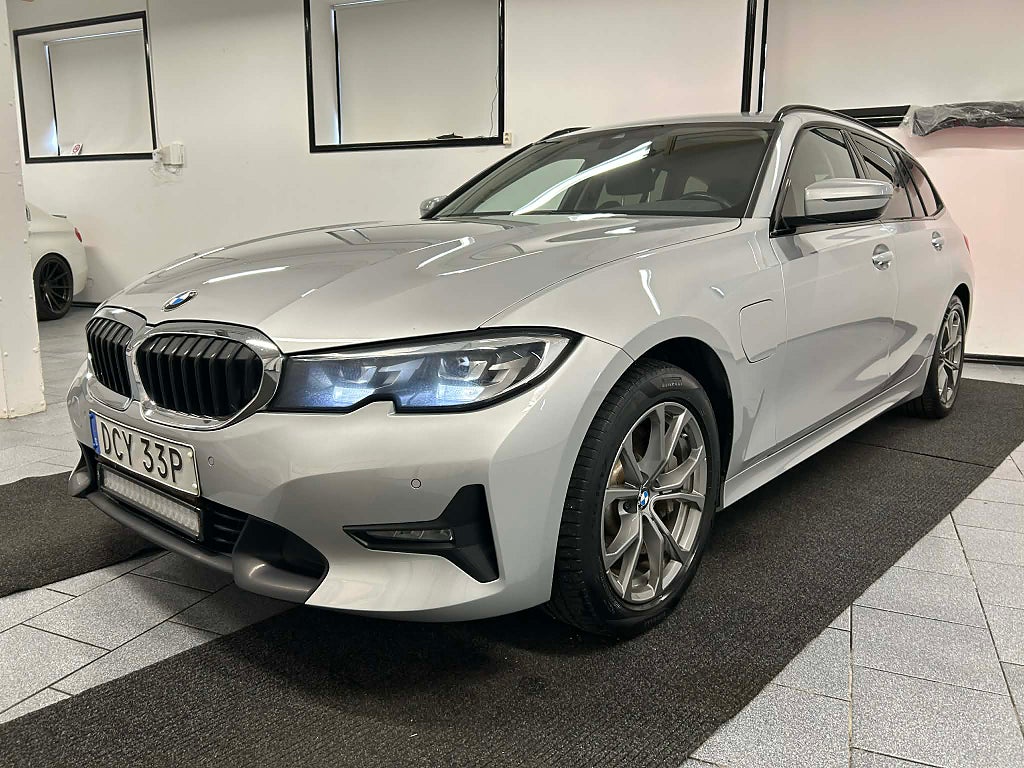 BMW 330e xDrive 292 hk Touring Steptronic Sport line Drag MOMS