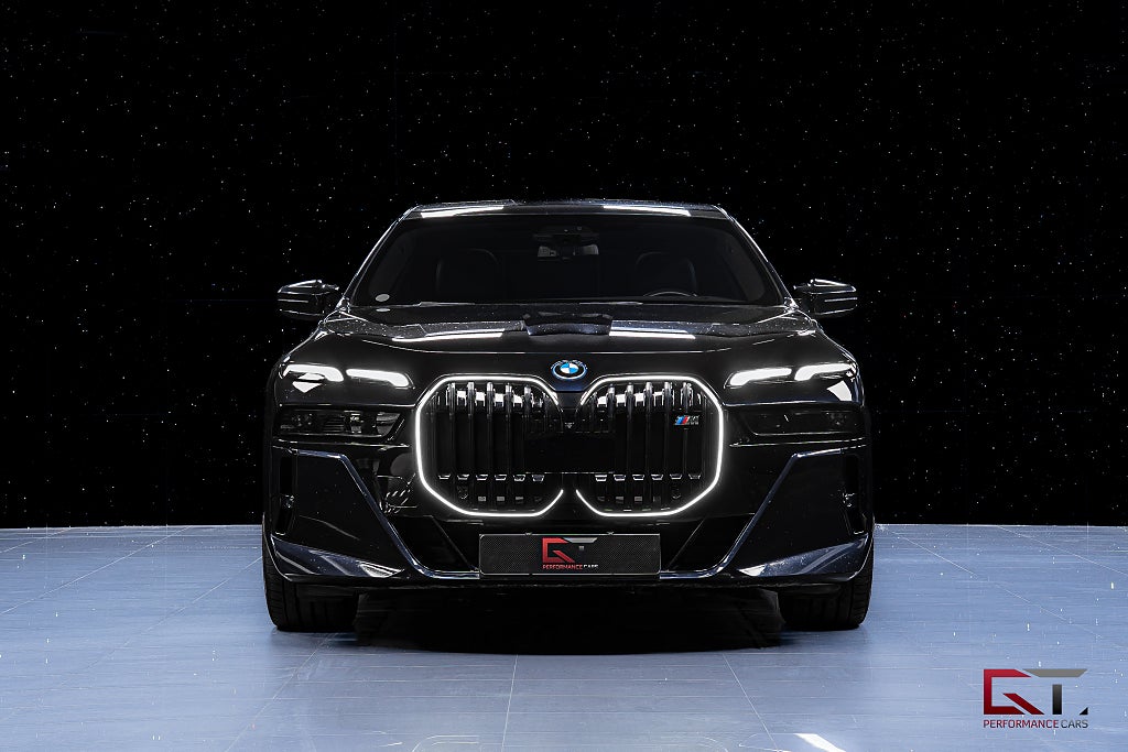 BMW M760 e xDrive MOMS Theatre B&W Executive Drive Pro Pano Sky