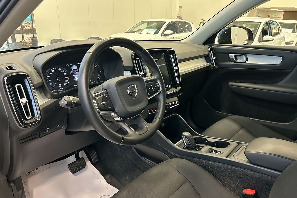 Volvo XC40 D3 Aut Momentum P-Sensorer/Värmare/VoC/Dragkrok
