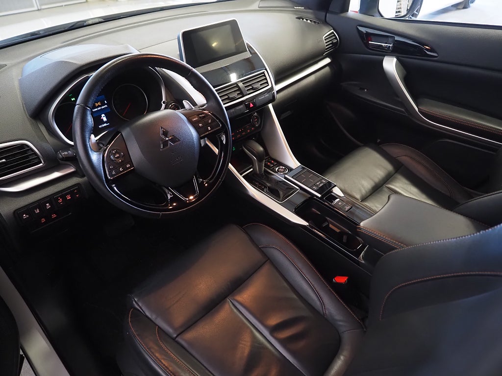 Mitsubishi Eclipse Cross 1.5 T-MIVEC S-AWC CVT Intense Onyx Pano 360° Skinn HUD