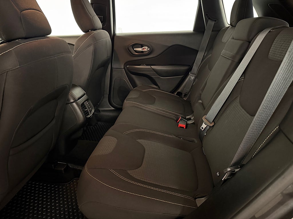 Jeep Cherokee 2015 - miniatyr 10