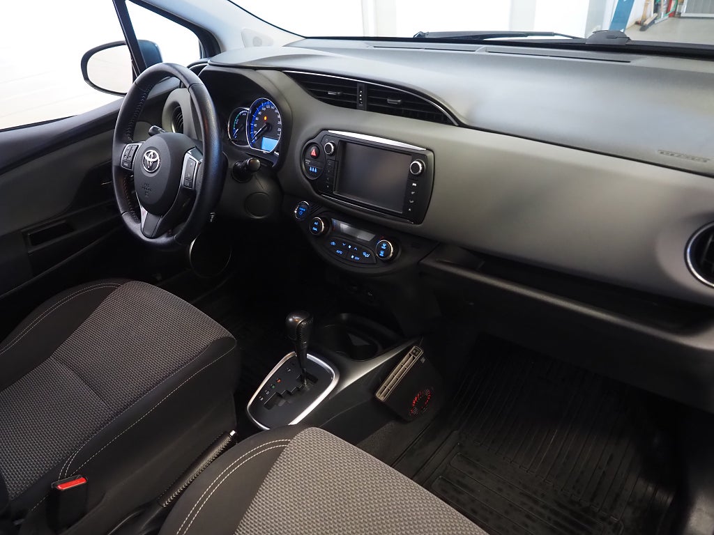 Toyota Yaris Hybrid e-CVT 101hk | Edition Feel | Navi | Värmare | 2015