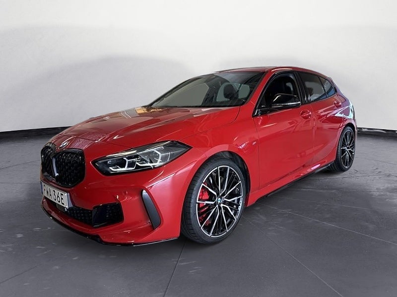 BMW M135i xDrive 3,65% ränta Innovation Panorama M Sport hk Head-Up Adapti