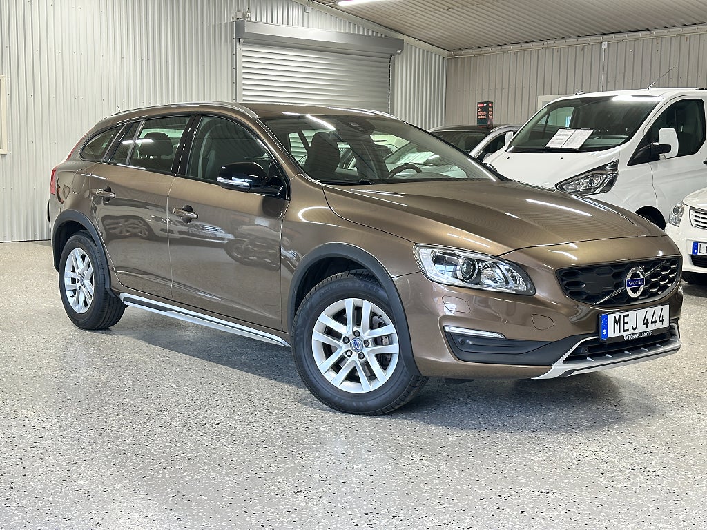 Volvo V60 Cross Country D3 Geartronic Momentum Euro 6 1 Ägare Kamrem Nybytt