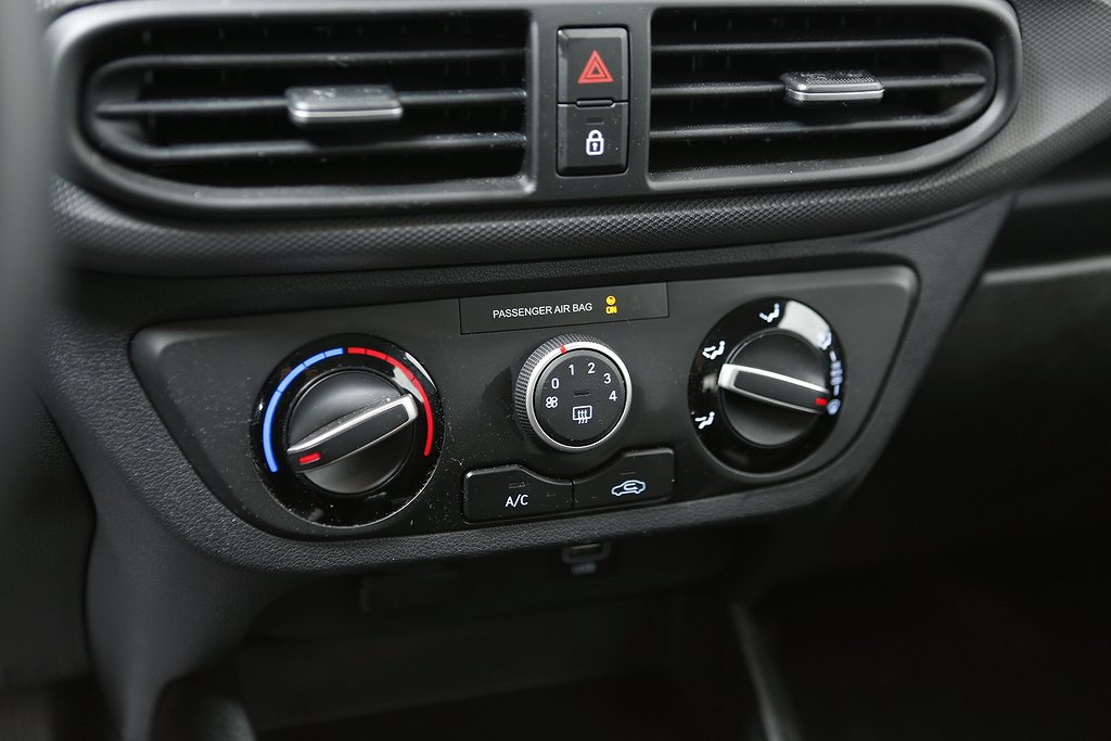 Hyundai i10 1,0 blue 67hk Essential 5D CarPlay Leasbar 2023