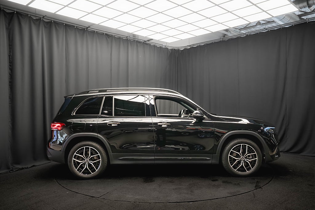 Mercedes-Benz EQB 300 4M AMG NIGHT 7-sits KAMERA DISTRONIC+ 1-ÄGARE