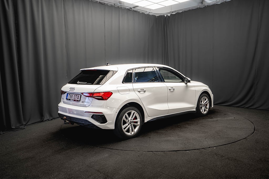 Audi A3 45 TFSI e Plug-in S-Line LÄDER DRAG CARPLAY 245hk