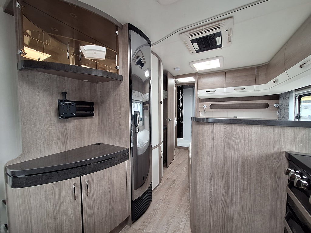 Hobby Prestige 720 KWFU Barnkammare, 1 Ägare, AC, Tält
