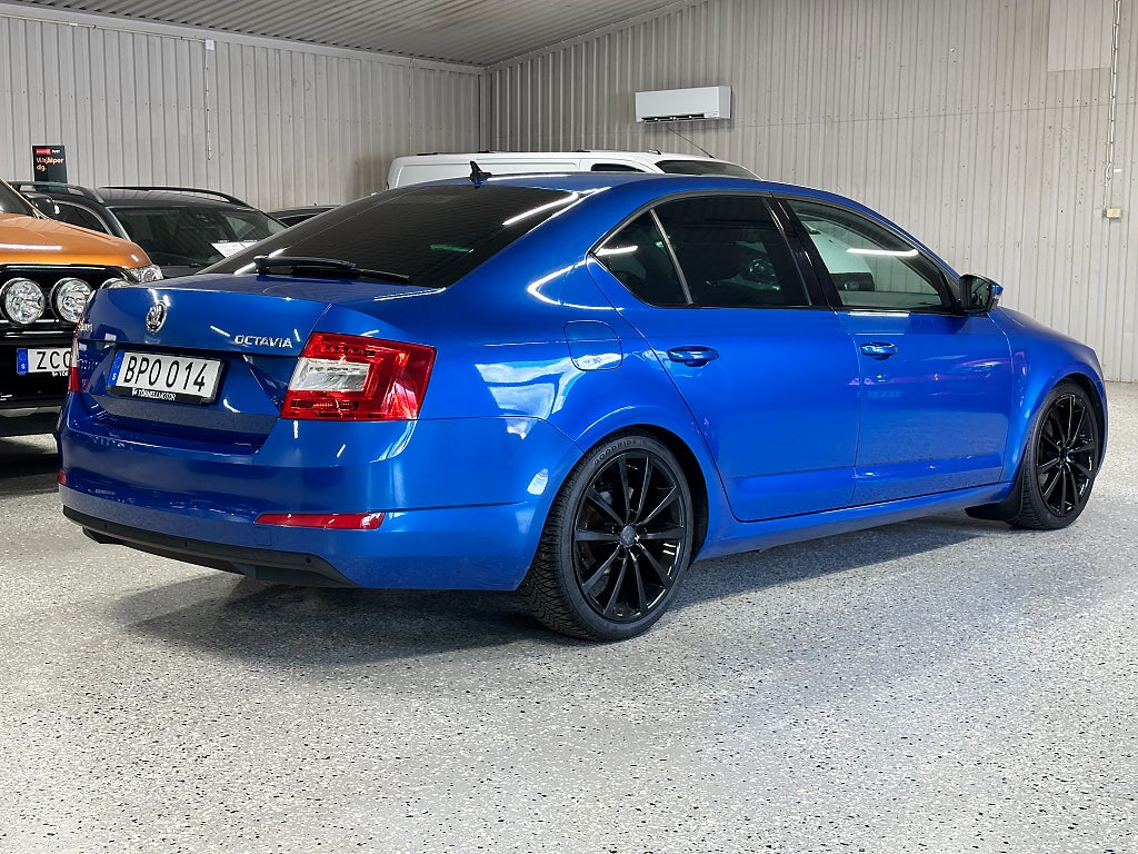 Skoda Octavia 1.6 TDI Ambition Euro 5 Kamrem Bytt Nya däck Ny bess