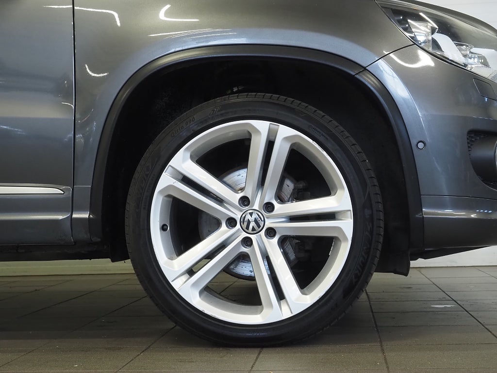 Volkswagen Tiguan TDI 177hk  4M R-Line | Pano | D-värm | Drag | Kamera | 2015