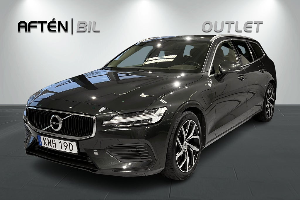 Volvo V60 Recharge T8 AWD Momentum 392hk|Värmare|Drag|Ny servad|