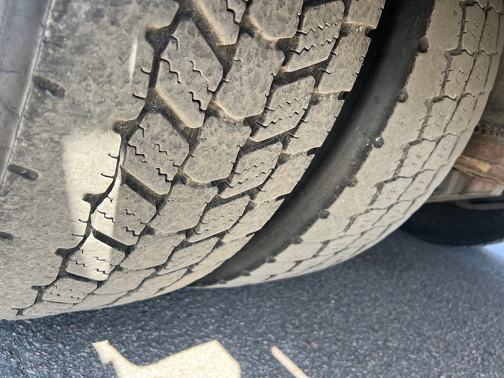 Volvo FM 410 6x2 Skåpbil, Öppningsbarsida, Bussbygg, Värmare