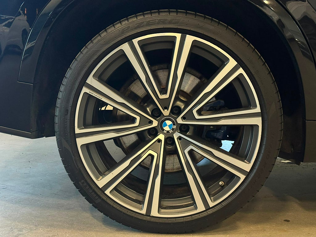 BMW X5 xDrive45e M Sport / Pano B&W Laser HUD Värmare SeSpes