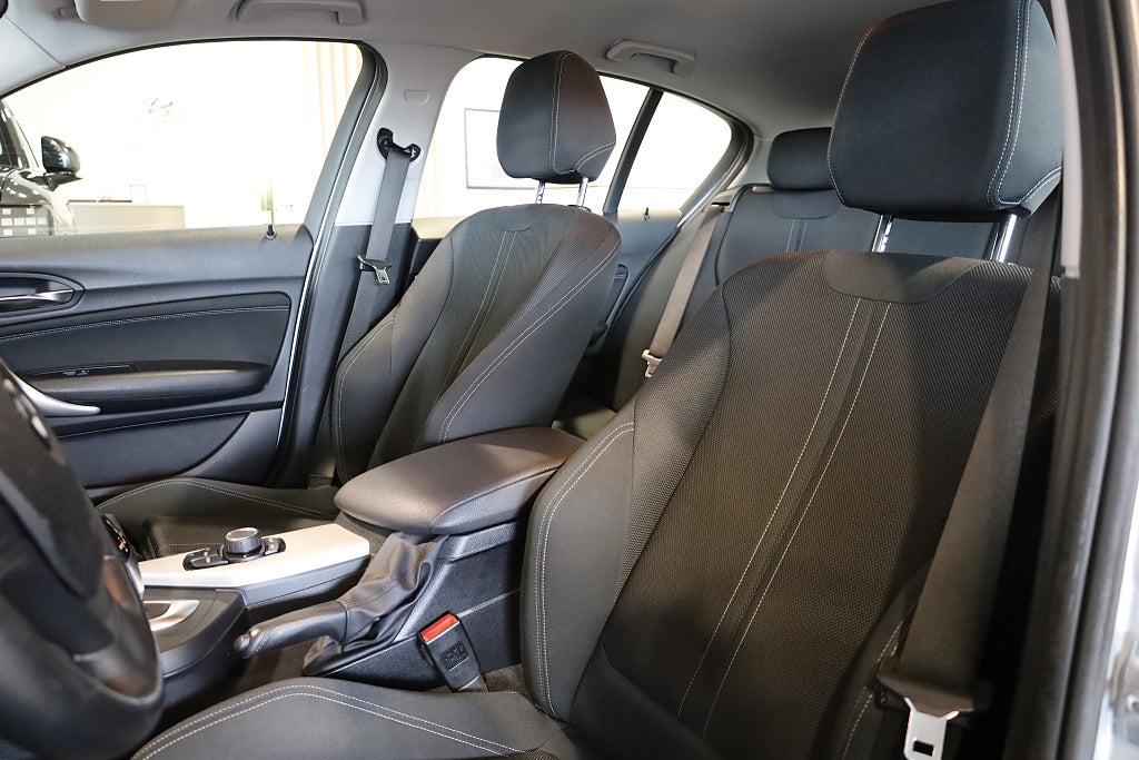 BMW 118I Steptronic Advantage PDC Connected Blåtand 2017