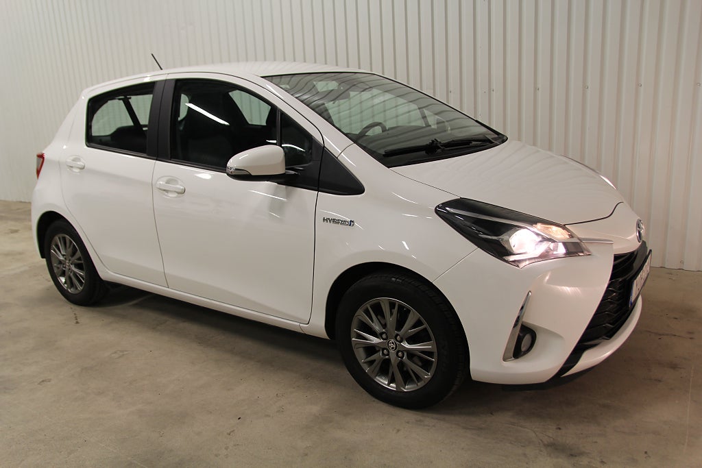 Toyota Yaris Hybrid e-CVT Active Hybrid automat